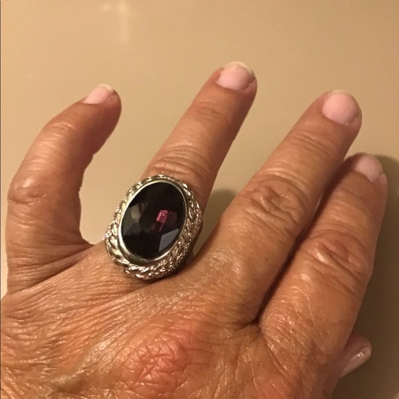 Ring purple stone silver ring size 7 great cond. Comes in a ring box - Picture 3 of 5